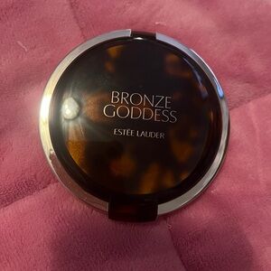 Estée Lauder Bronze Goddess Powder Bronzer in Shade 01 Light